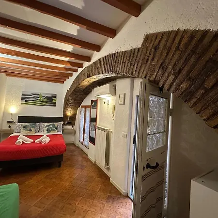 Arco Acetari - The Middle Ages In The Heart Of Rome